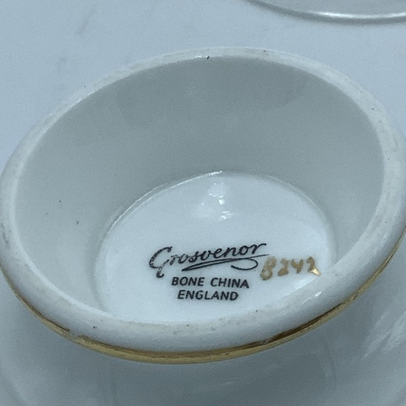 Grosvenor English Blue Floral Bone China Teacup and Saucer - Picture 13 of 16